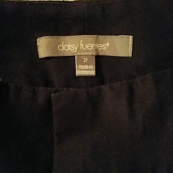 3 for $10 Daisy Fuentes capris - Picture 3 of 4